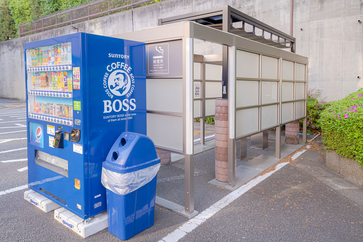 代々幡斎場の外にある喫煙所